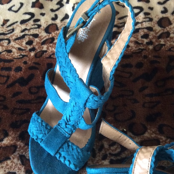 Adorable turquoise Wedges! - Picture 2 of 2