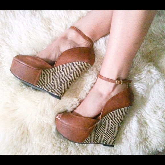 Qupid Shoes - 🎉HOST PICK🎉 4/14 Qupid Tan Wedges 👀❤️👆