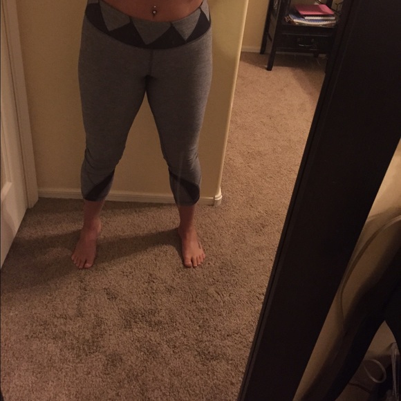 Lulu lemon grey cropped yoga pants