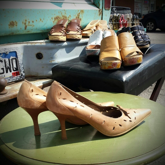 Huge selection of shoes, heels, platform, flats - Picture 3 of 4