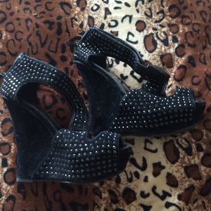 Beautiful stone and suede black wedges!