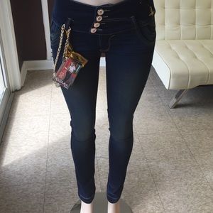 Butt lifting skinny Colombian jeans ...