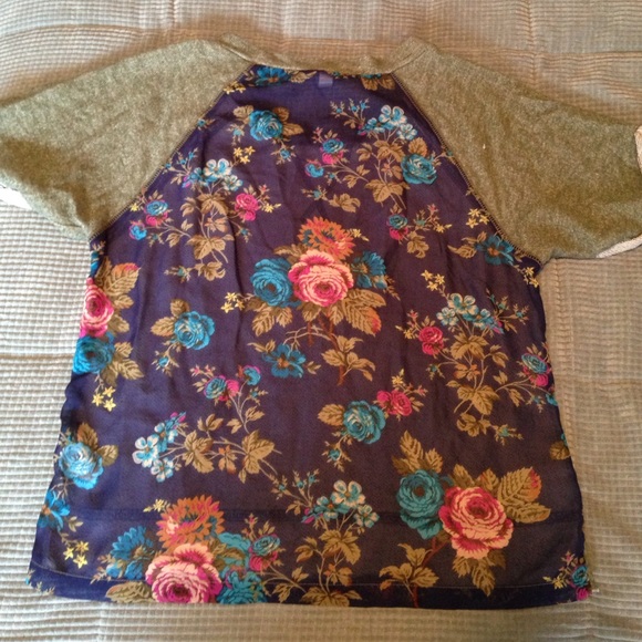 Top - Picture 2 of 4