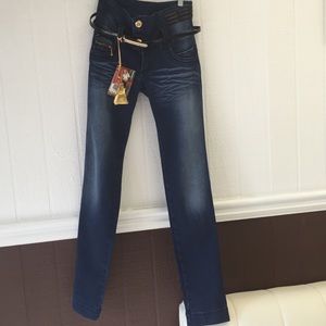 Butt lifting skinny Colombian jeans