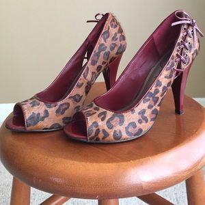 Fergie Leopard peep toe pumps