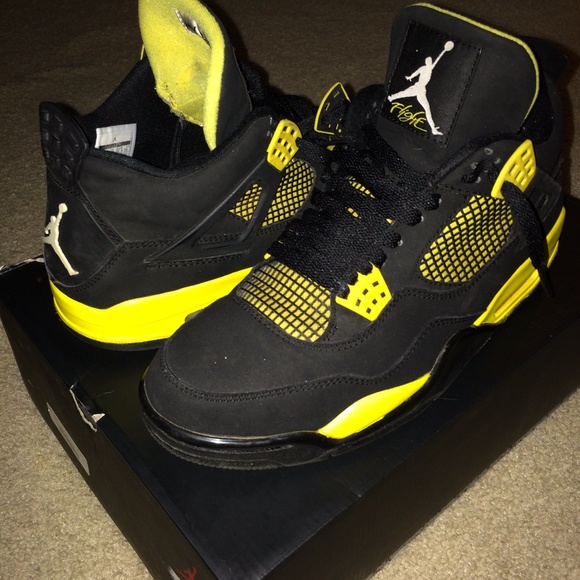 Retro Jordan 4 "Thunder"