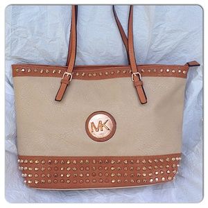 ❤️lowest❤️Logo studded tote