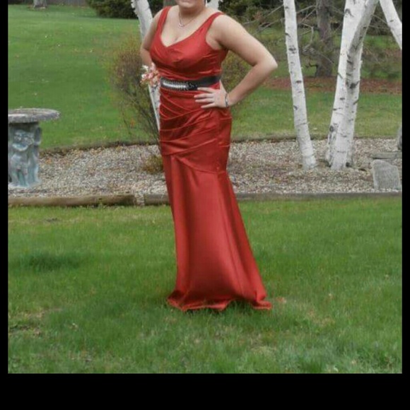 Prom dress with belt