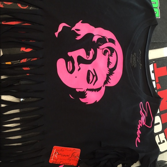 ✨SOLD IN BUNDLE✨Marilyn Monroe fringed crop top - Picture 2 of 3