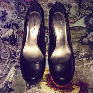 Black wedge pumps