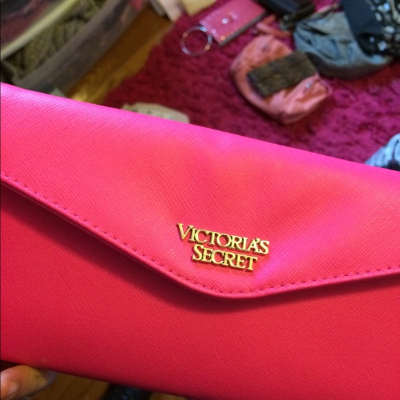 VICTORIA'S SECERT CROSSBODY WALLET