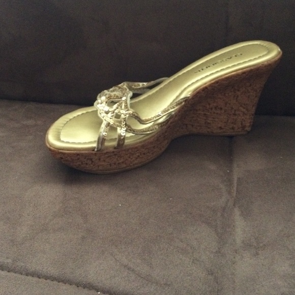 Classified Gold Wedge Size 7.5