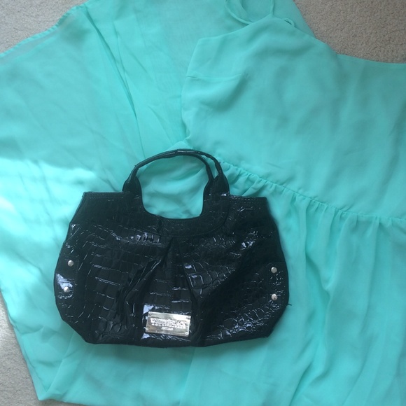🚫SOLD🚫Black patent leather bag with detail