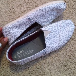 tom's cheetah print shoes