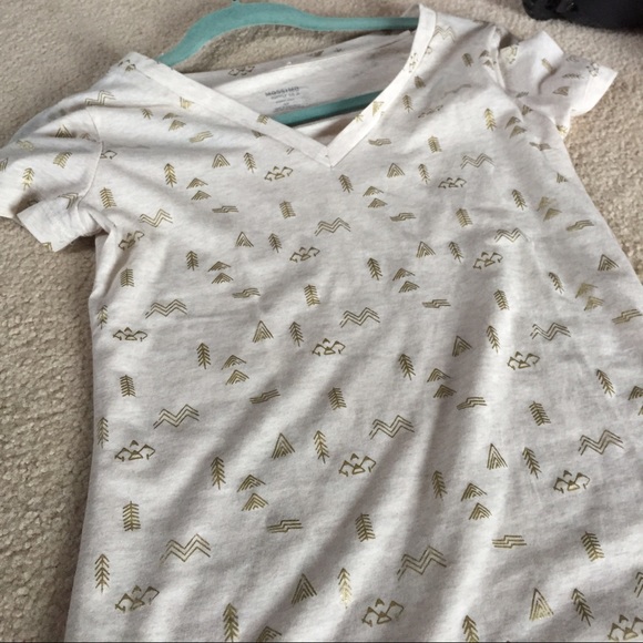 Mossimo outdoor themed v-neck