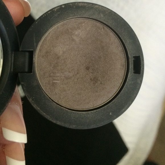 Eyeshadow - Picture 2 of 4