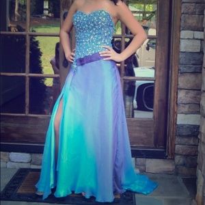 Prom dress size 0-1. Fits about 5 "1 person.