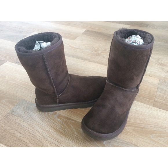 UGG Boots - Classic Short Chocolate Brown UGGS