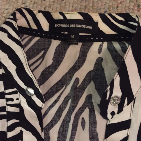 Brand new express design studio sleeveless top - Picture 2 of 3