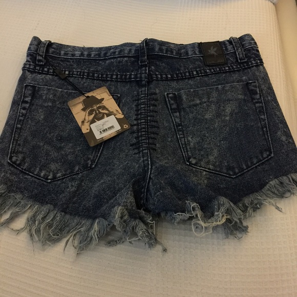 One Teaspoon Cut off Short - Picture 2 of 4