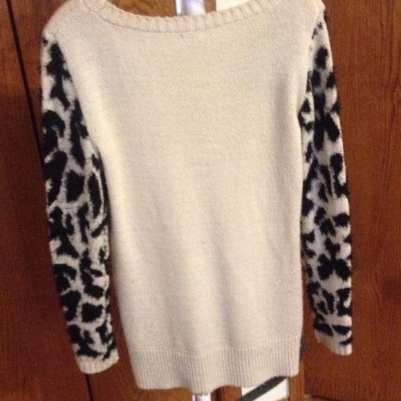 Sweater - Picture 3 of 4