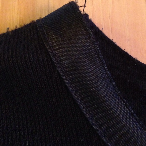 Black Ribbed Tee-shirt - Picture 3 of 3
