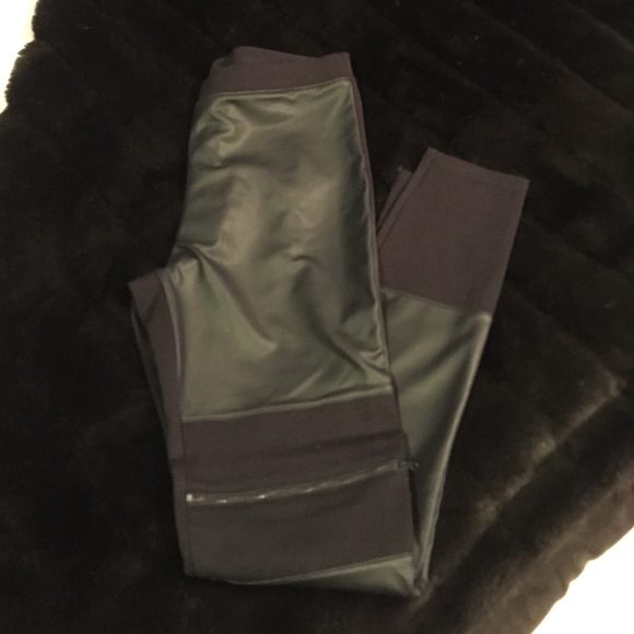 Black leggings