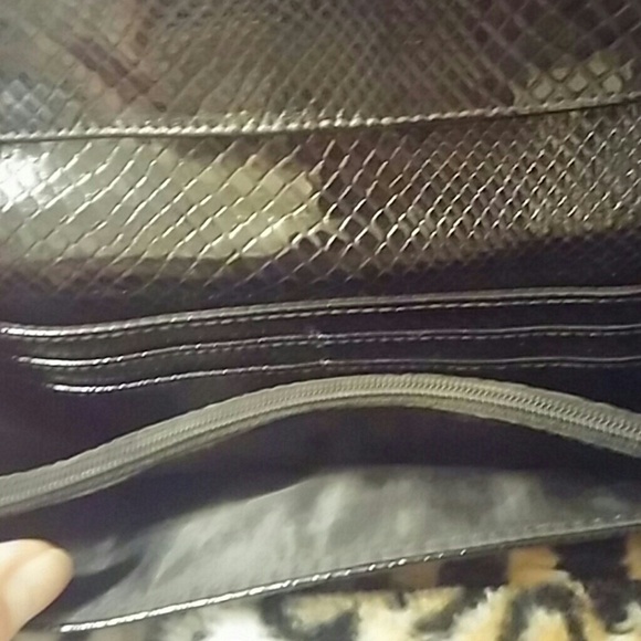 Guess Wallet - Picture 2 of 4