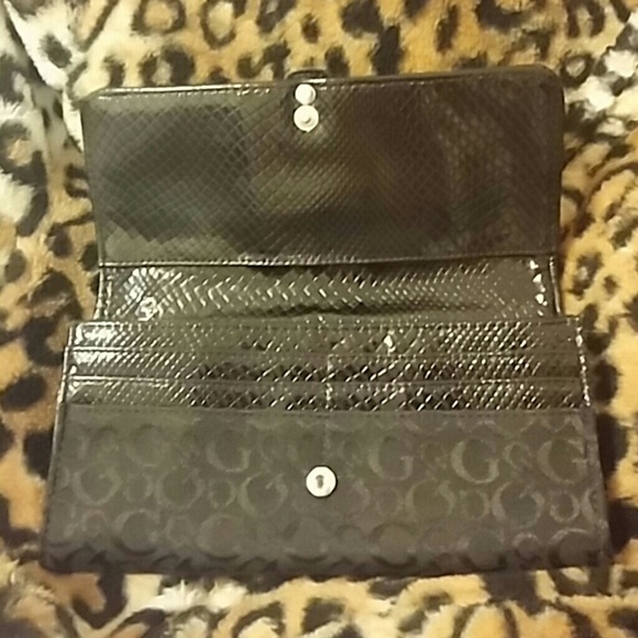Guess Wallet - Picture 3 of 4