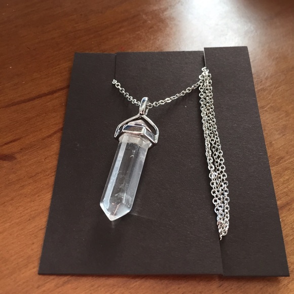 🆕Crystal Quartz Long Point Necklace - Picture 4 of 4
