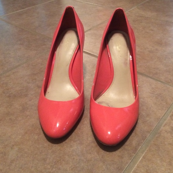 Coach Pumps