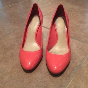 Coach Pumps