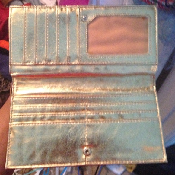 A wallet - Picture 2 of 3