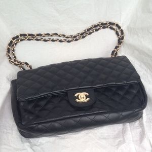 ⚠️final markdown⚠️Quilted chain link logo handbag