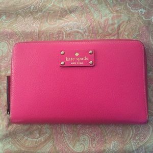 !SOLD! Kate Spade wellesley zip travel wallet