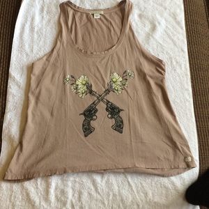 Billabong tank with guns and daisies 🔫