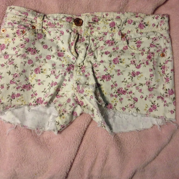 Size seven floral short-shorts.