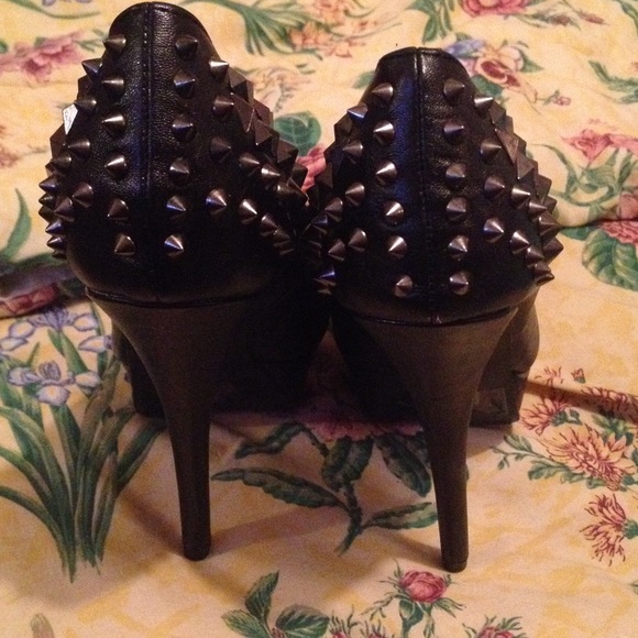 Black platform heels - Picture 3 of 4