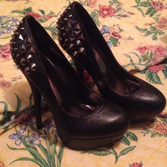 Black platform heels - Picture 4 of 4