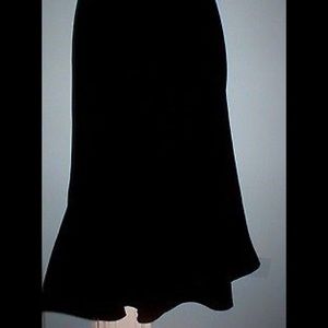 Black Flared-Hem Trumpet Skirt @ VALENTINO Sz.8