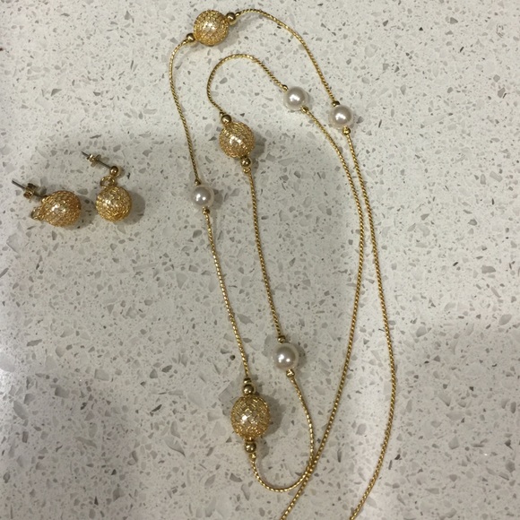 Necklace  & earrings - Picture 2 of 4