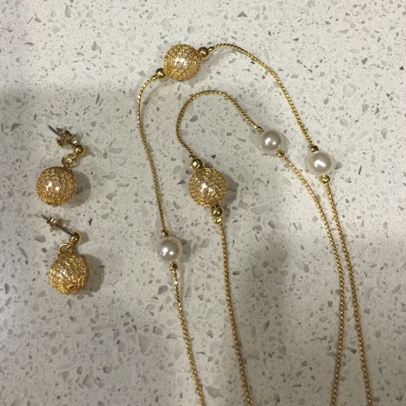 Necklace  & earrings - Picture 3 of 4