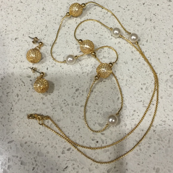 Necklace  & earrings - Picture 4 of 4