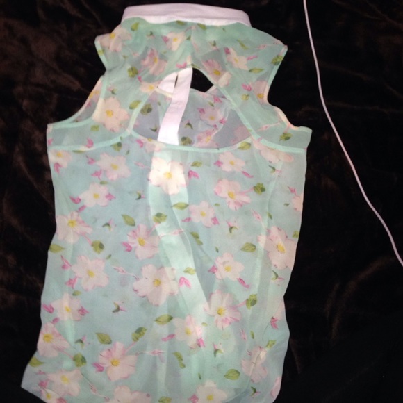 Floral button up tank top - Picture 2 of 2