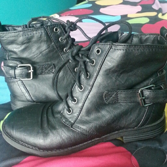 Combat boots