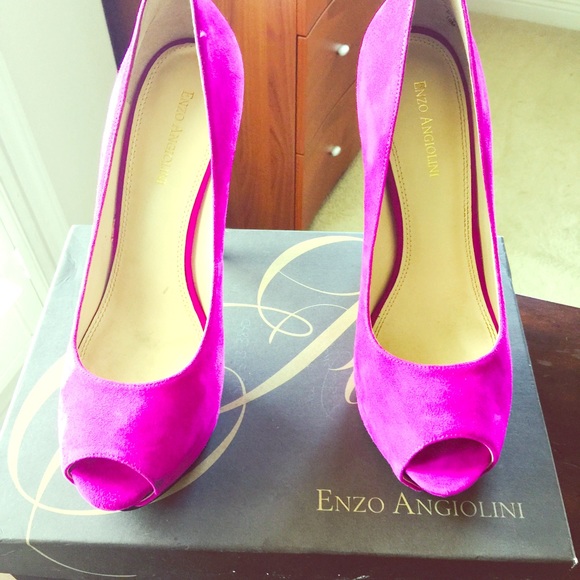Fuschia pink Enzo Angiolini shoe