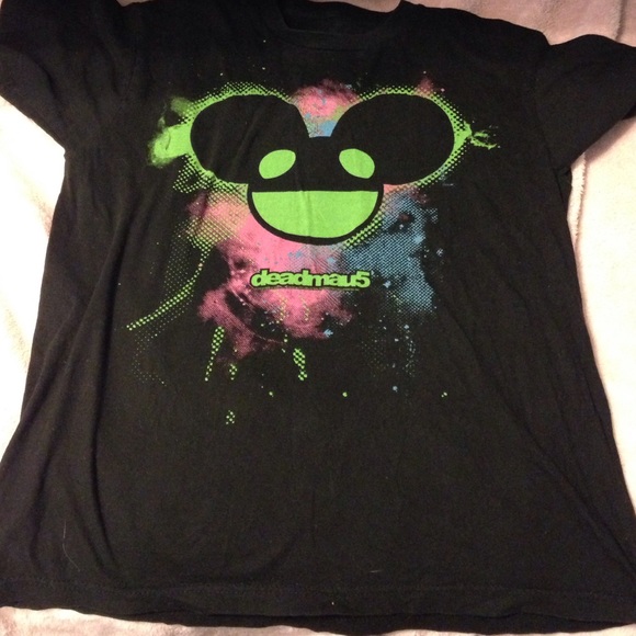 Black deadmau5 T-shirt.