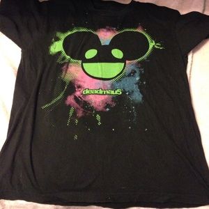 Black deadmau5 T-shirt.