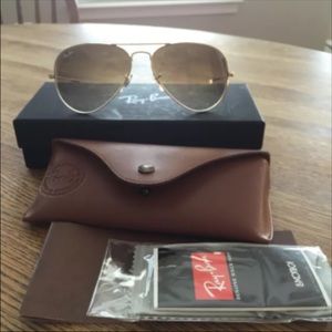 Ray-ban RB3025. gold frame/ brown gradient lens.