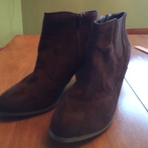 Faux suede brown bootie